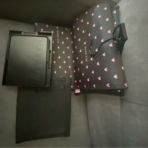 Mary kay roll up travel bag and mirror color pink and black it new good condit
